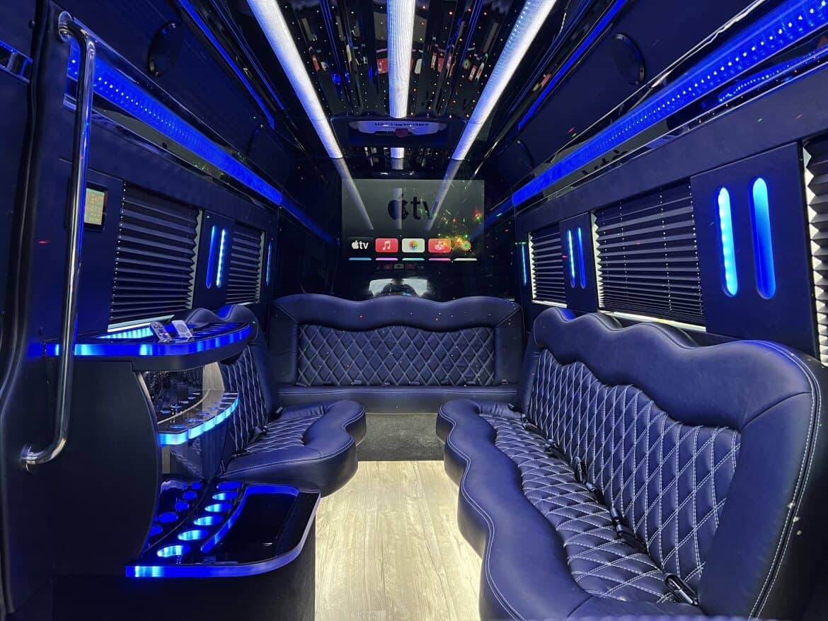 Compare and Contrast: Party Bus vs. Limo Rentals – Which Is Better?